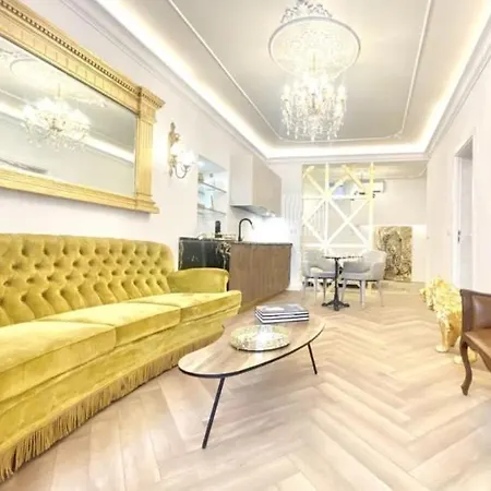 New Exquisite Cozy Baroque Portuguese Soul 2p Apartment *